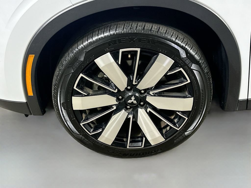 Used 2025 Mitsubishi Outlander SE FWD image 8
