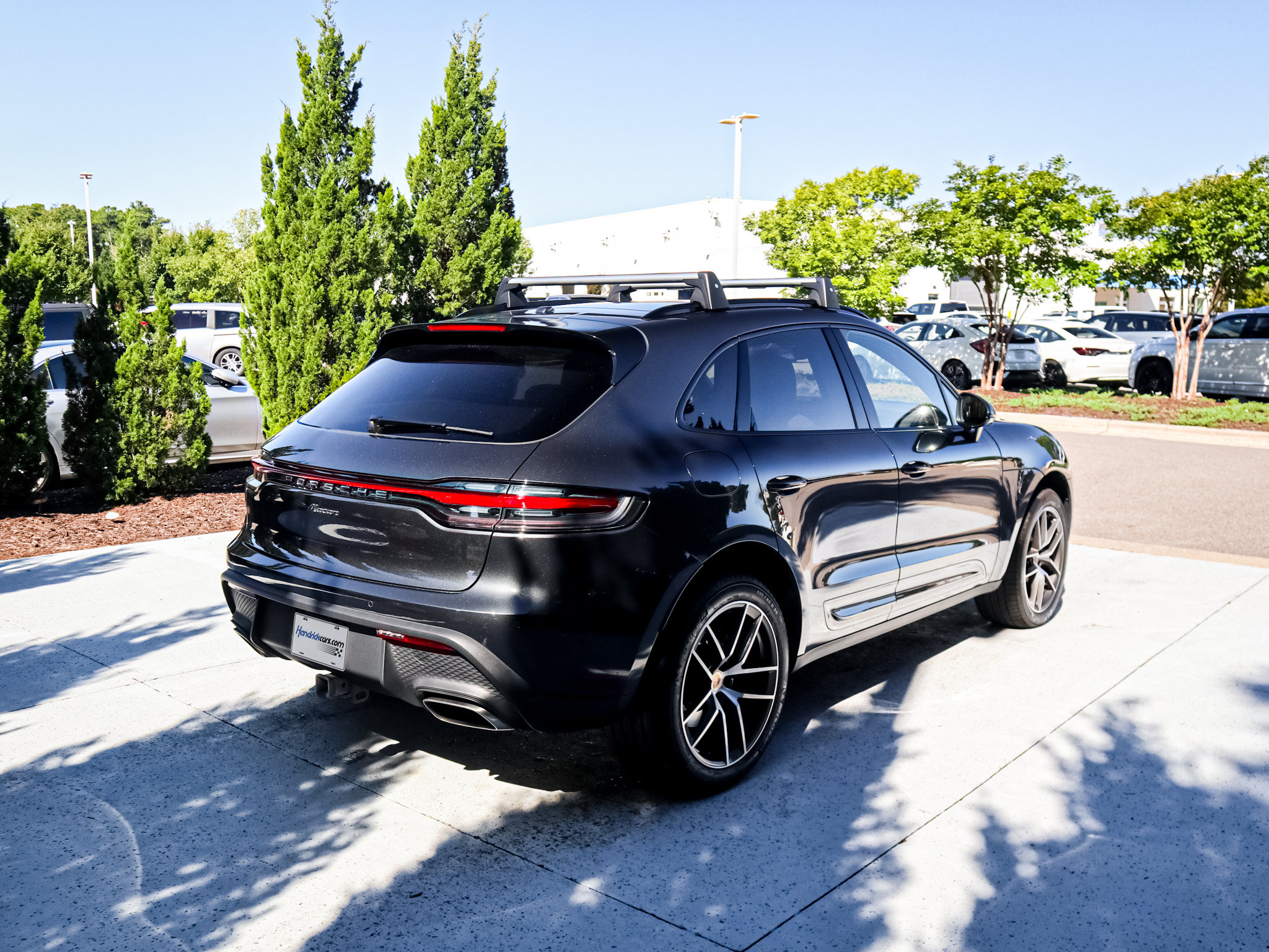 Used 2025 Porsche Macan AWD/4WD image 11