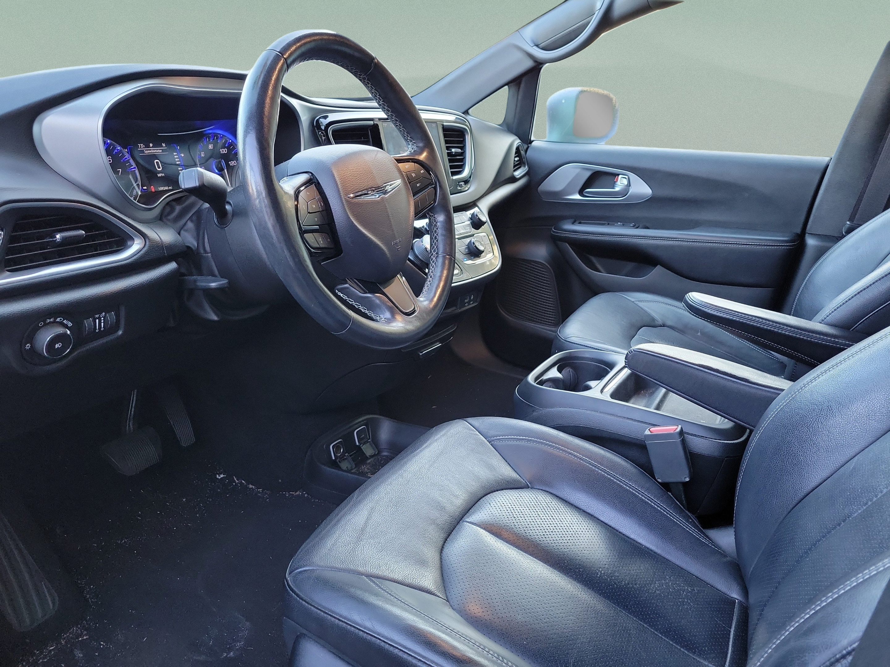 Used 2019 Chrysler Pacifica Touring-L w/ S Appearance Package FWD image 17