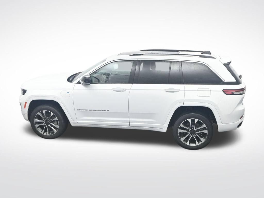Used 2023 Jeep Grand Cherokee Overland AWD/4WD image 37