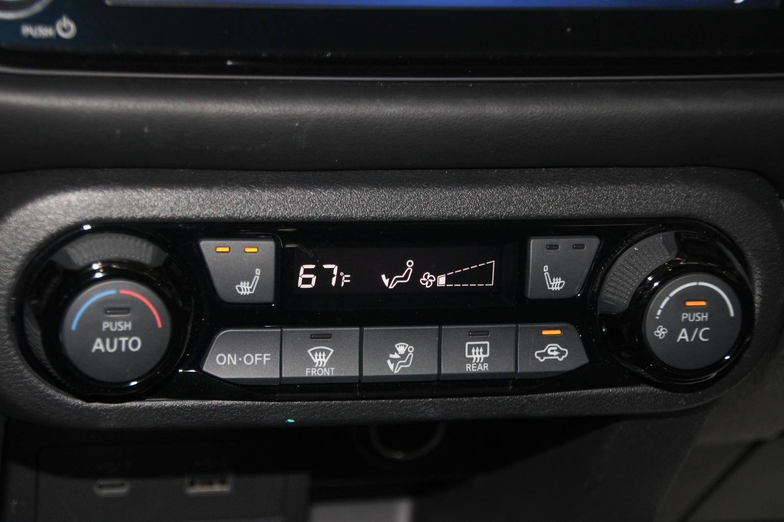 Used 2024 Nissan Kicks SR w/ SR Premium Package image 10
