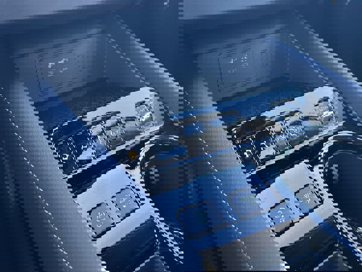 Used 2025 Nissan Murano SV image 27