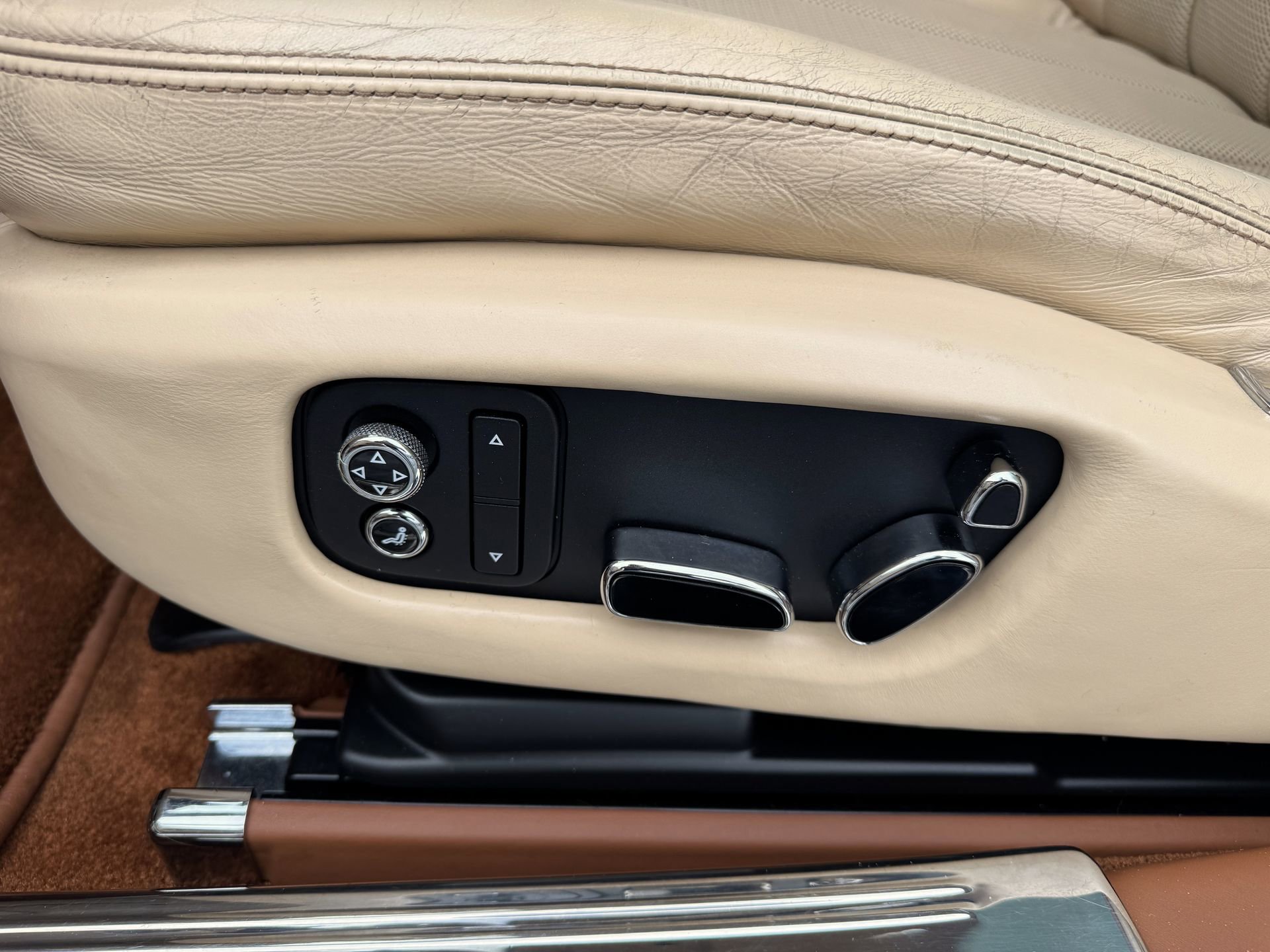 Used 2013 Bentley Mulsanne image 24