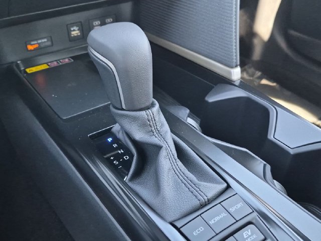 New 2026 Toyota Camry Hybrid AWD/4WD image 23