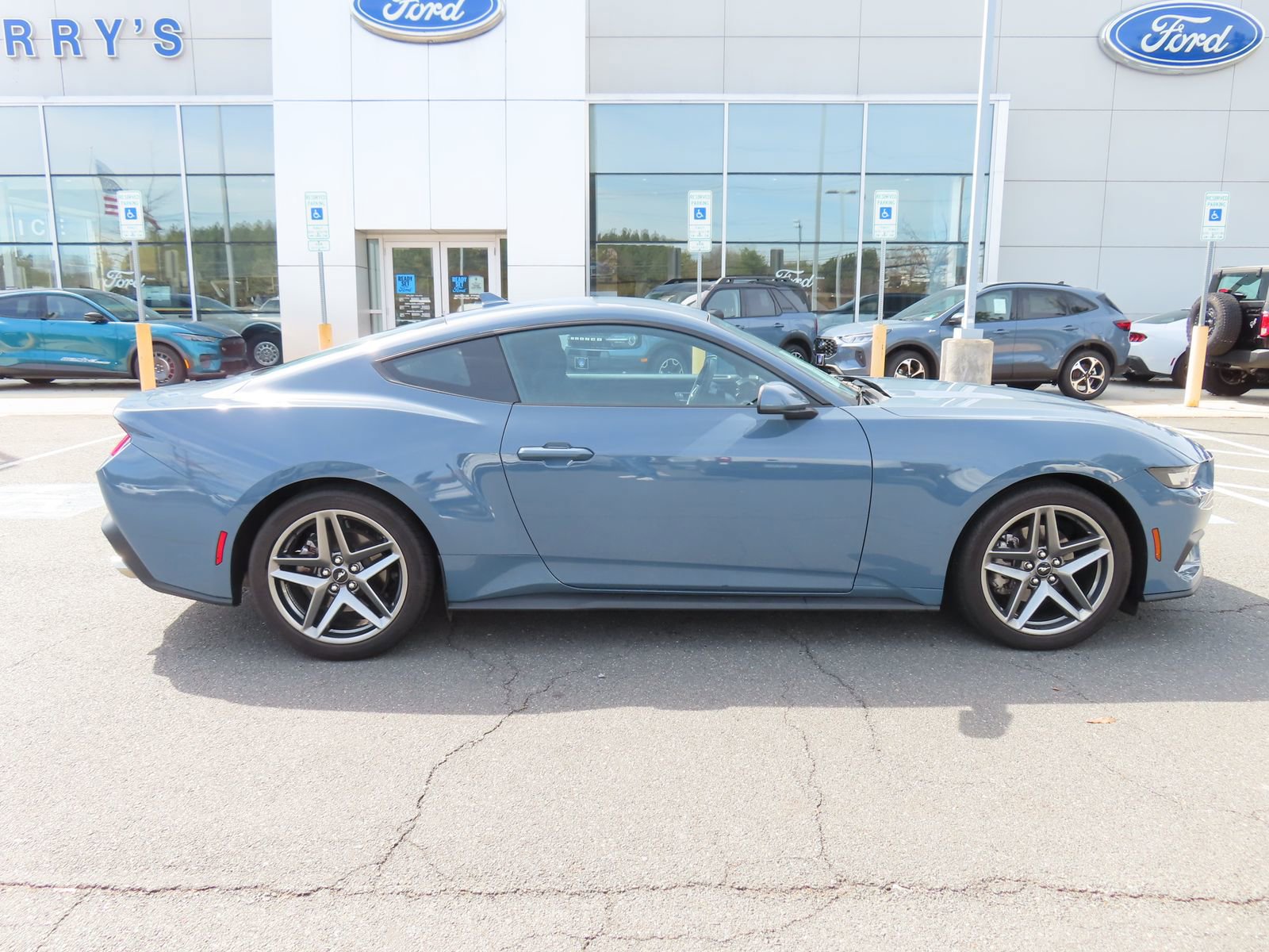 Used 2024 Ford Mustang EcoBoost image 4