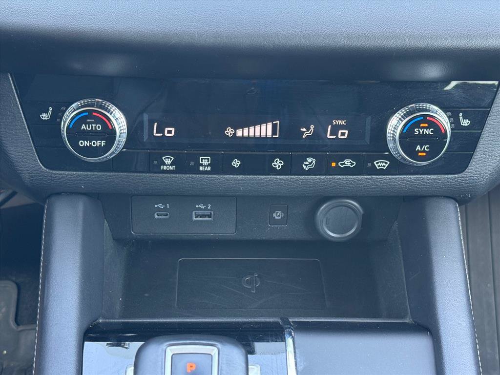Used 2024 Mitsubishi Outlander SE AWD/4WD image 15