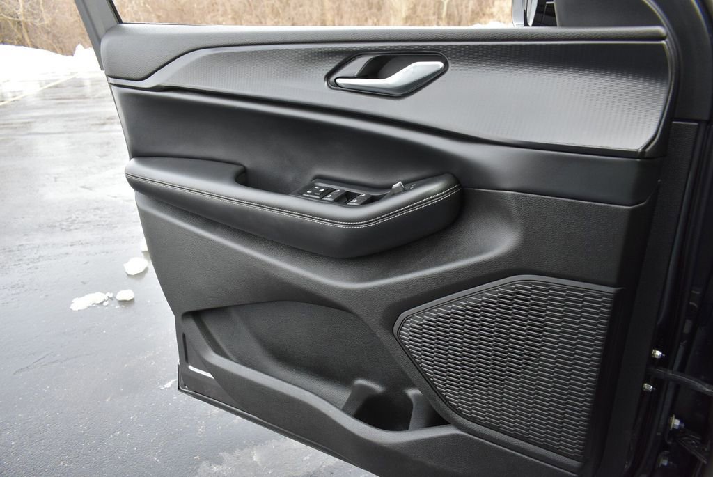 Used 2024 Jeep Grand Cherokee L Altitude image 23