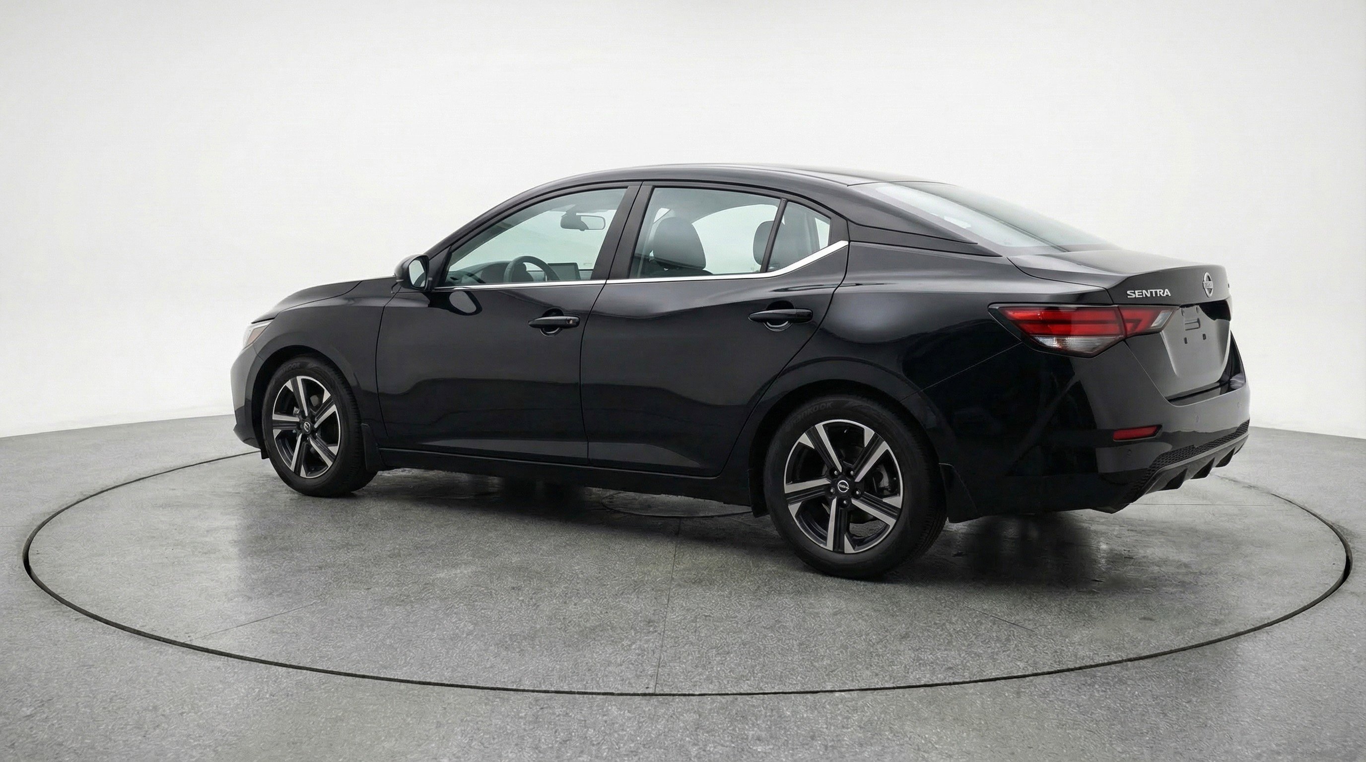 Used 2025 Nissan Sentra SV image 6