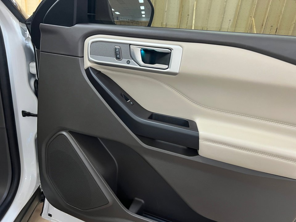 Used 2020 Ford Explorer Platinum image 35