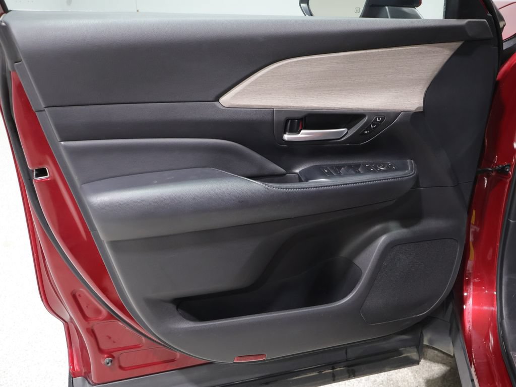 Used 2024 Toyota Grand Highlander AWD image 13