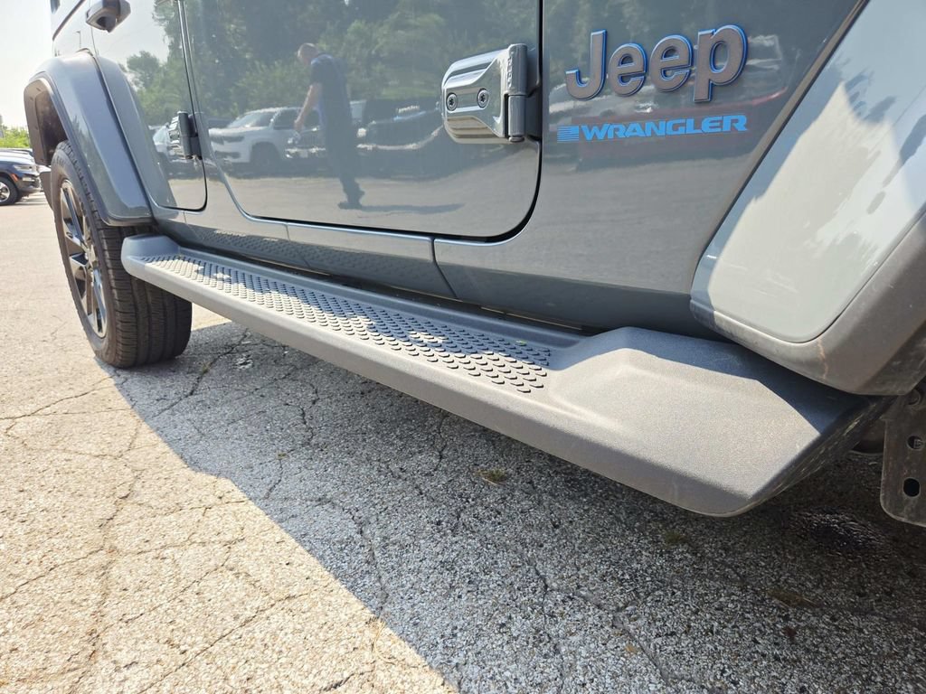 Certified 2025 Jeep Wrangler Unlimited Sahara AWD/4WD image 17
