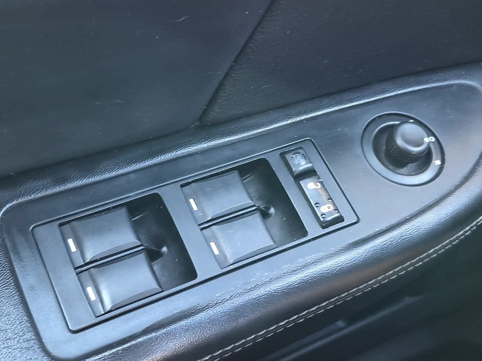 Used 2013 Chrysler 200 Limited FWD image 28