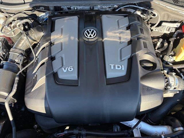 Used 2016 Volkswagen Touareg Sport AWD/4WD image 25