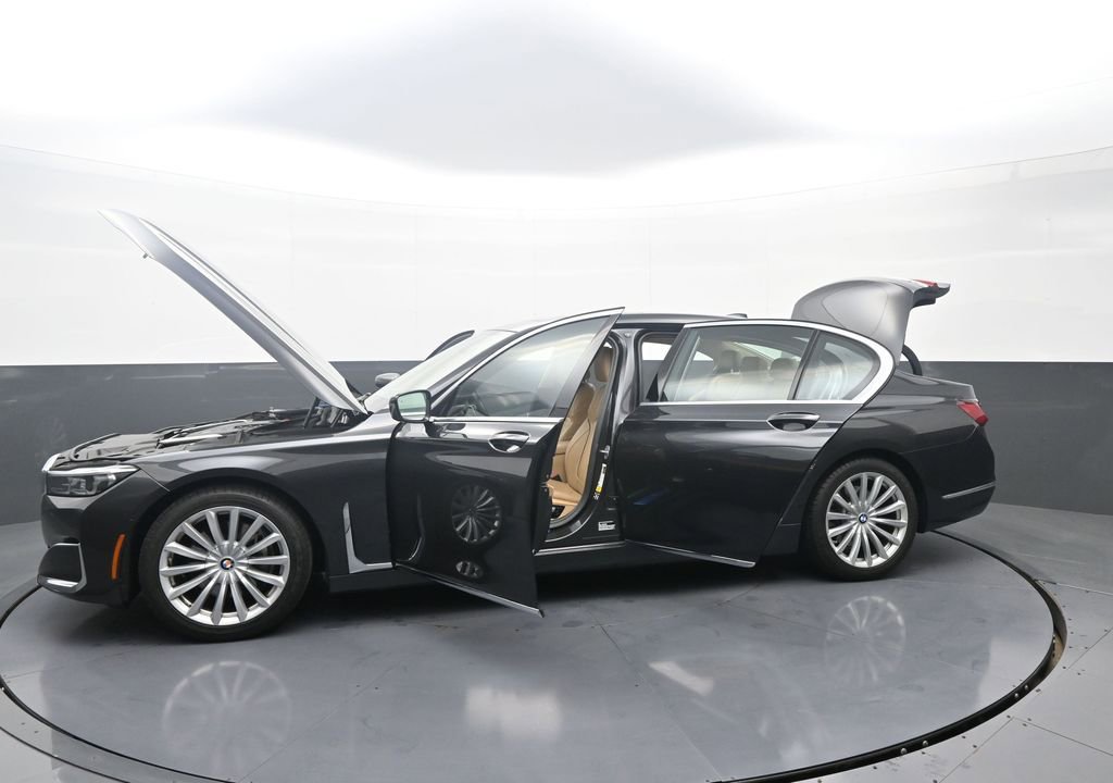 Used 2022 BMW 740i xDrive w/ Premium Package image 40