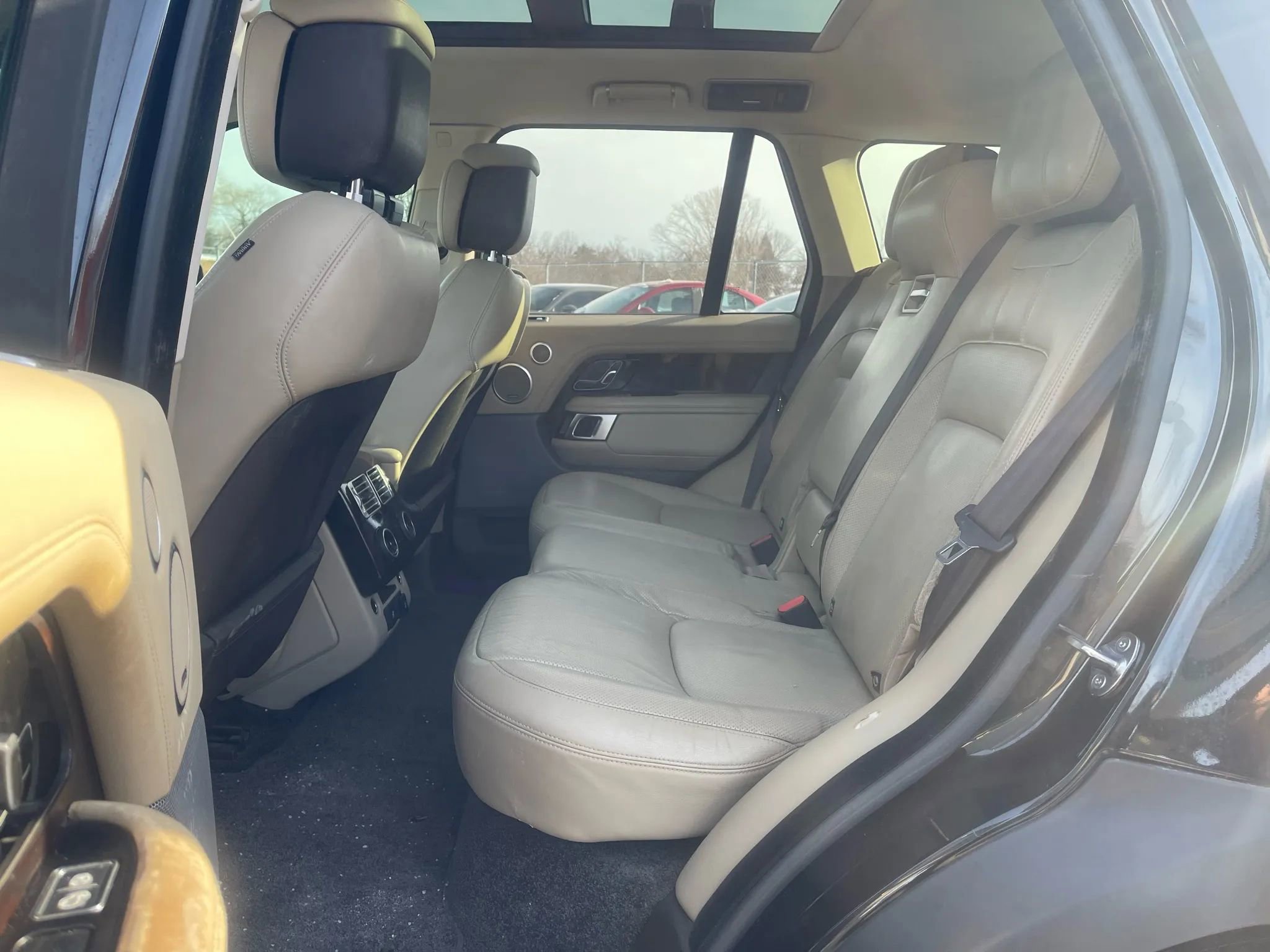 Used 2018 Land Rover Range Rover HSE image 11