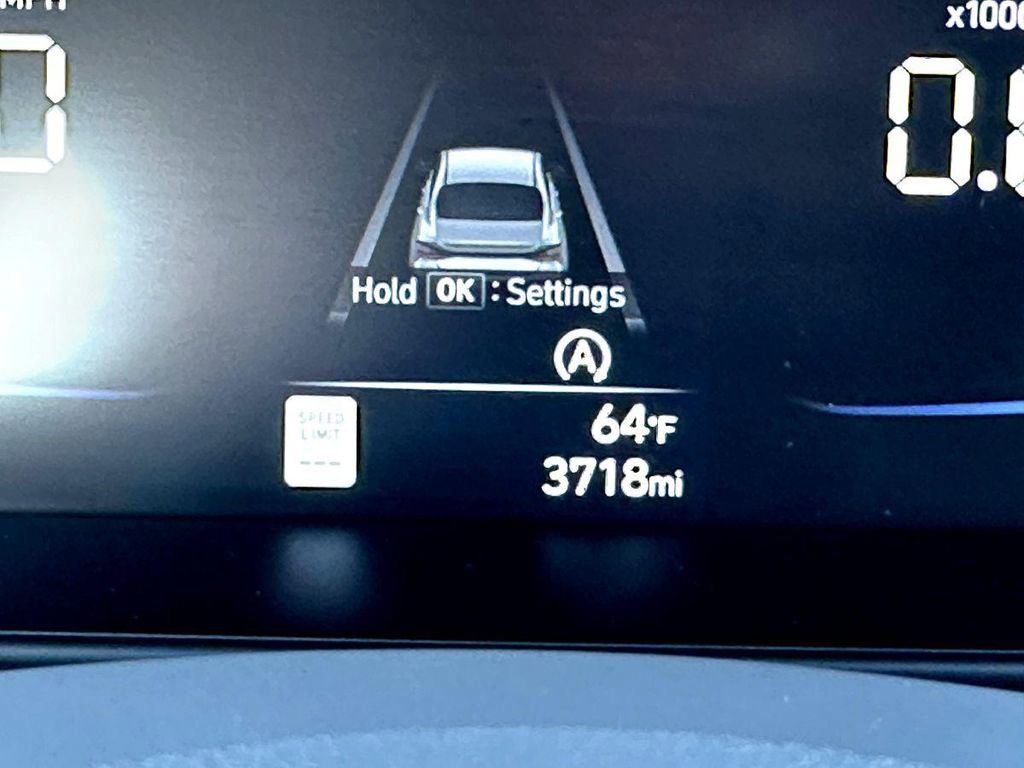 Used 2024 Hyundai Elantra SE FWD image 25