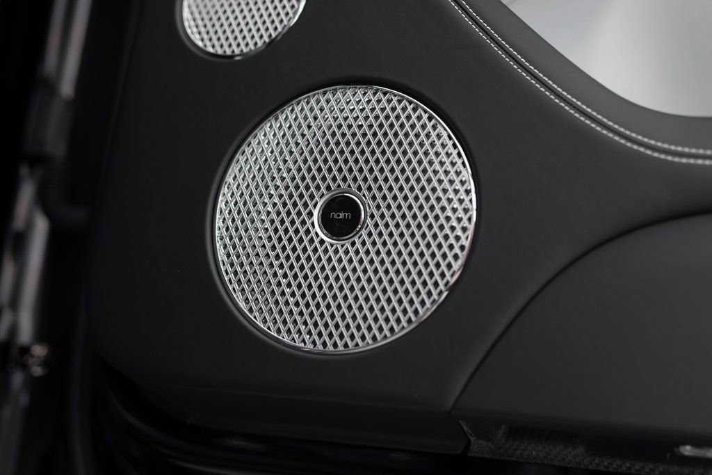 Used 2025 Bentley Bentayga AWD/4WD image 32