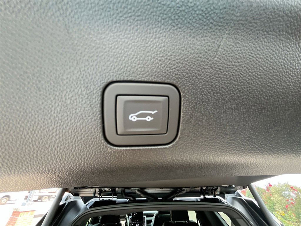 New 2025 GMC Yukon Elevation image 39