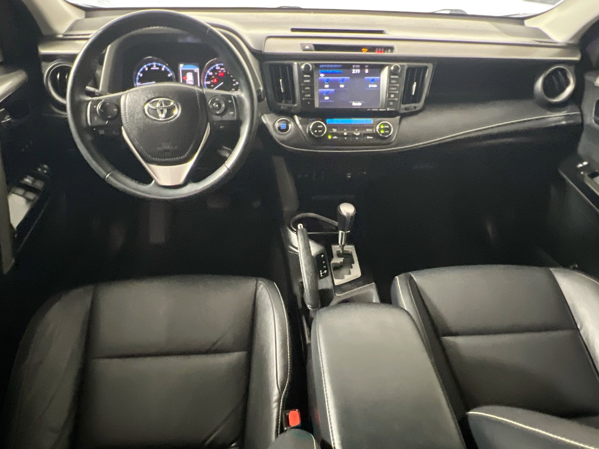 Used 2018 Toyota RAV4 Limited FWD image 30