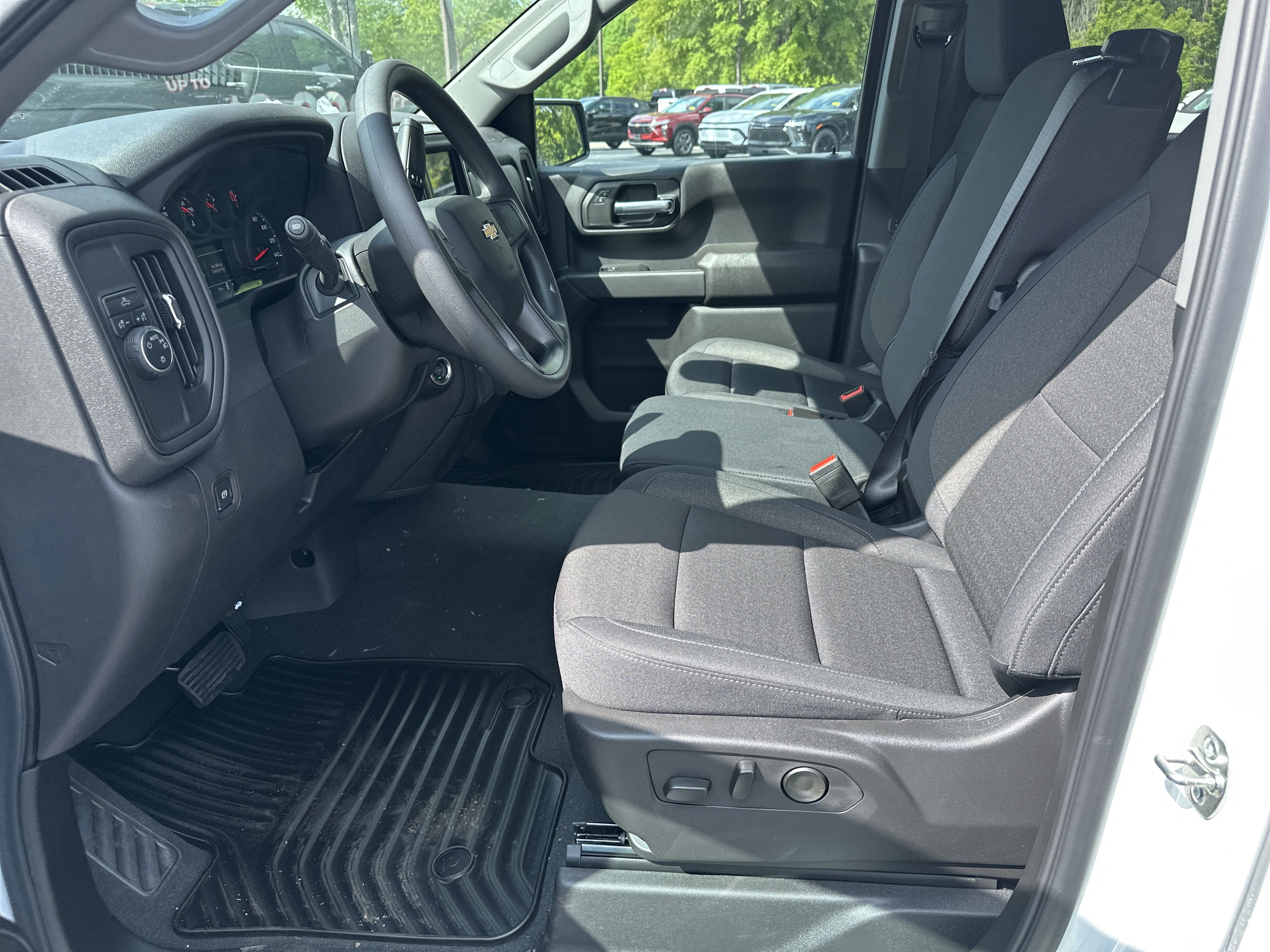 New 2025 Chevrolet Silverado 1500 Custom image 9