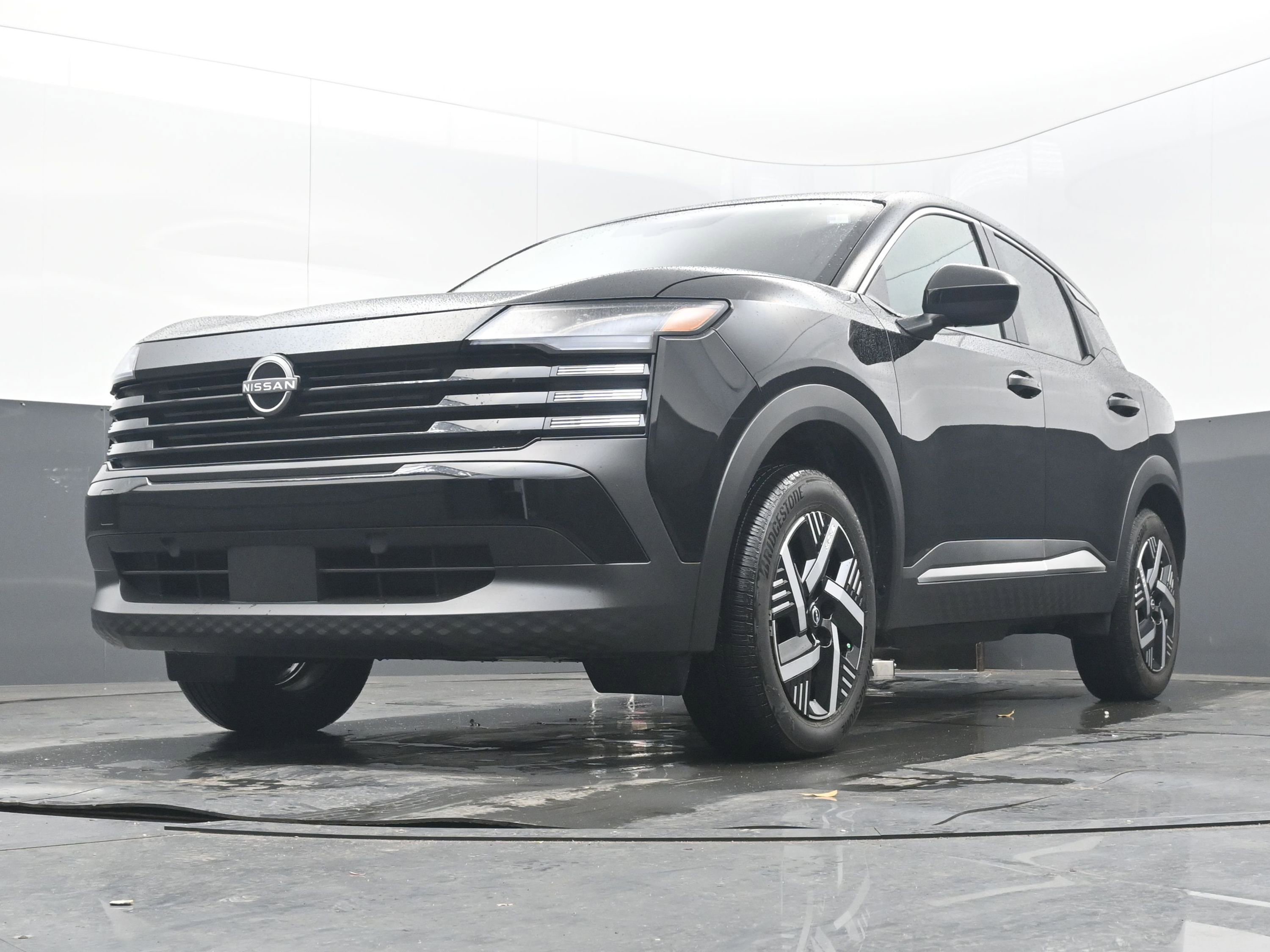 Certified 2025 Nissan Kicks SV image 23