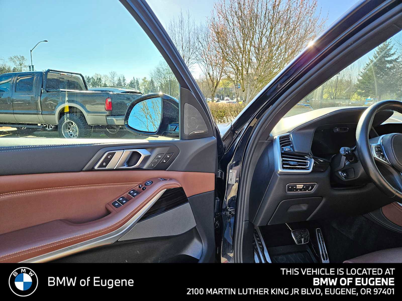 Used 2020 BMW X5 M50i image 23