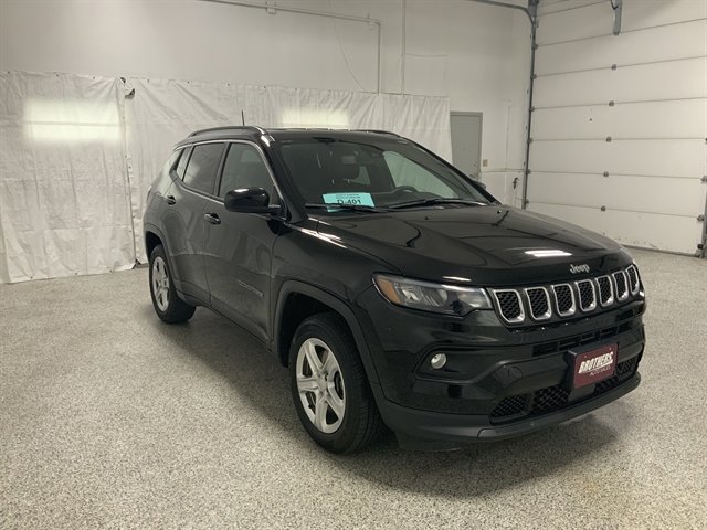 Used 2023 Jeep Compass Latitude image 4