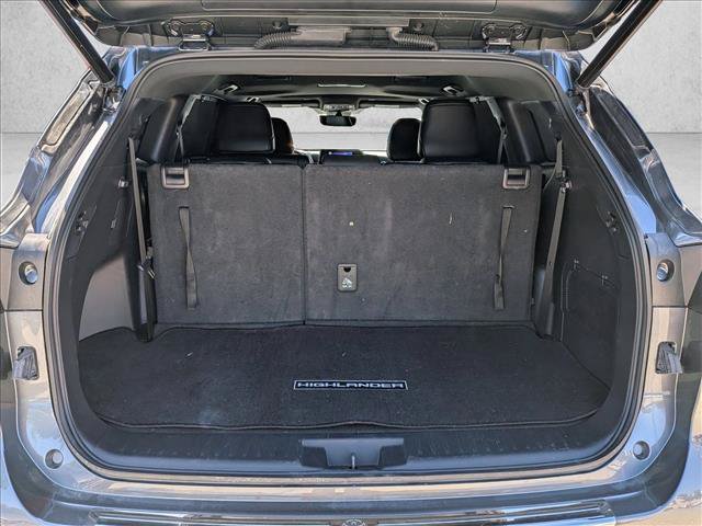 Used 2023 Toyota Highlander XSE FWD image 6