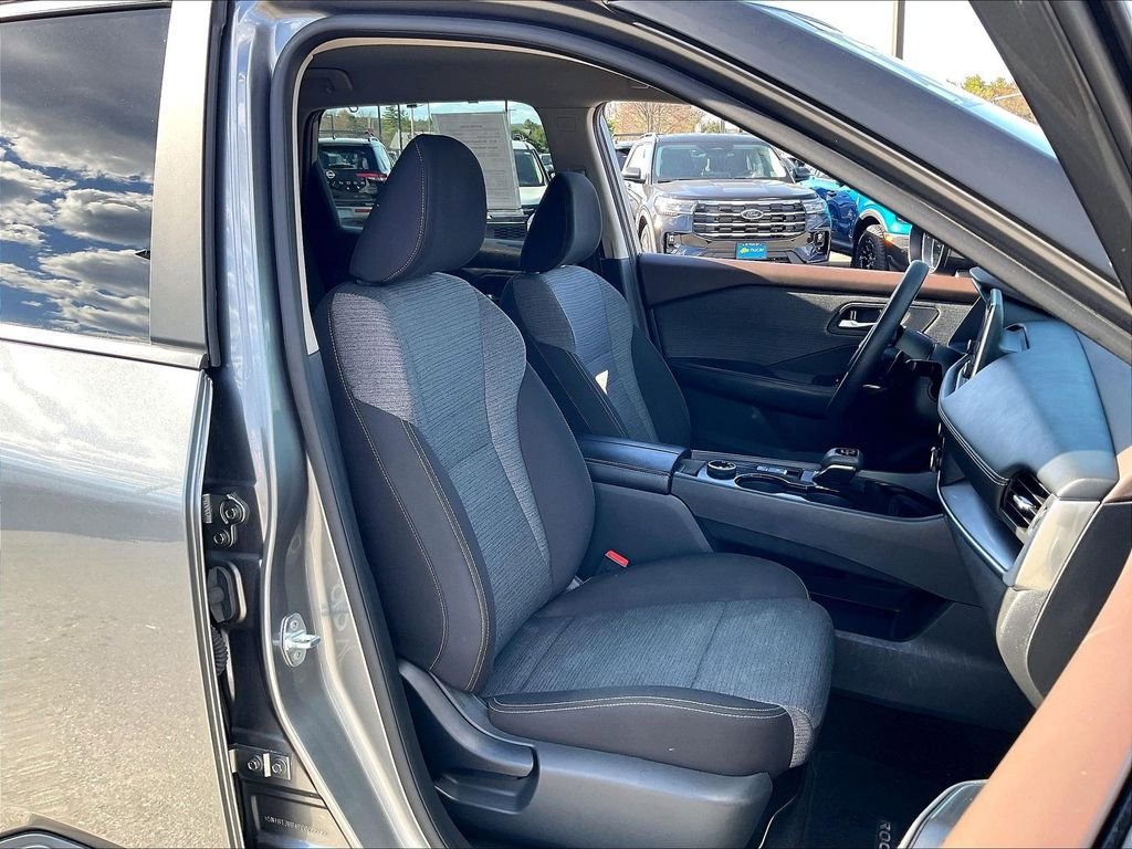 Used 2023 Nissan Rogue SV AWD/4WD image 10