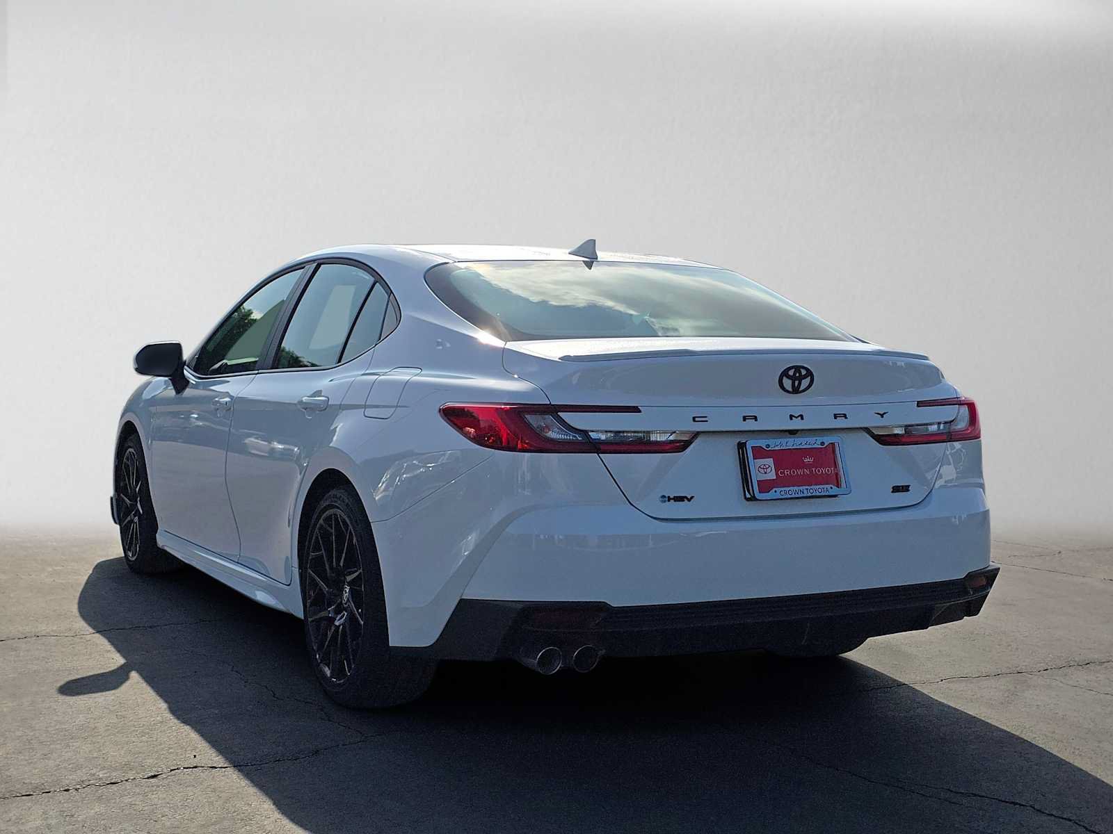 Used 2026 Toyota Camry SE FWD image 5
