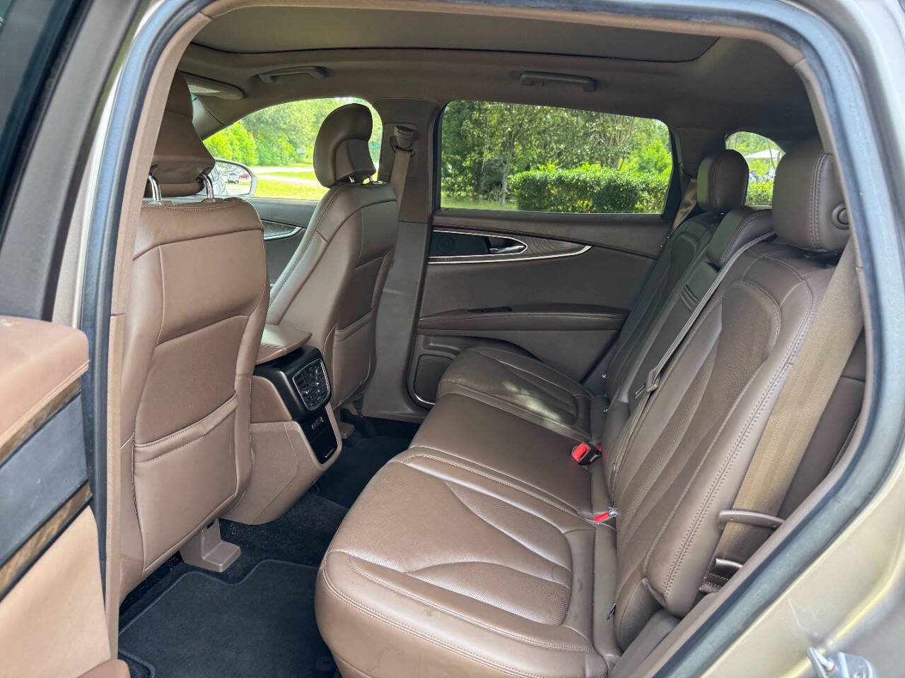 Used 2018 Lincoln MKX Reserve w/ Lincoln MKX Climate Package FWD image 12