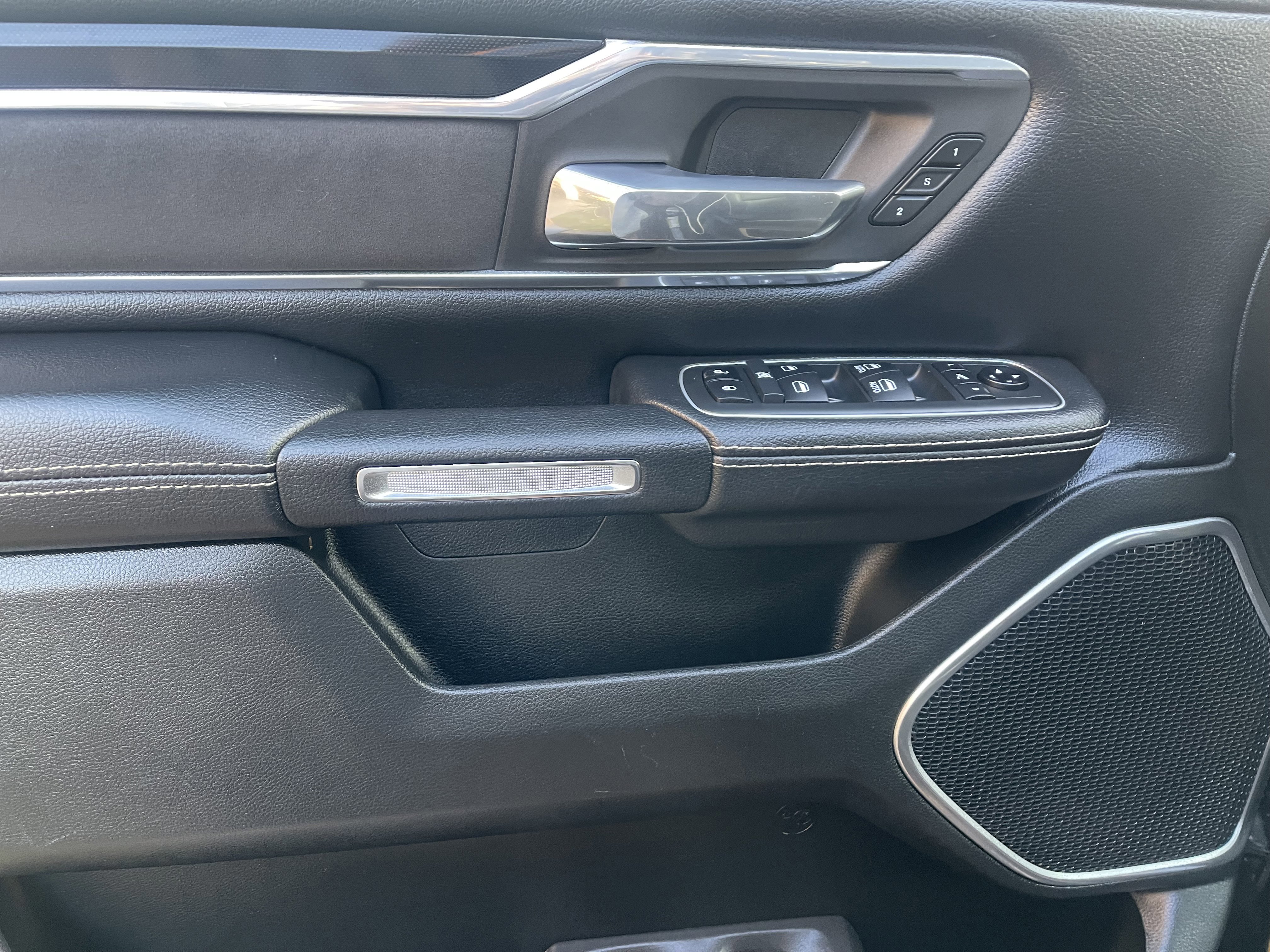 Used 2021 RAM 1500 Laramie w/ Sport Appearance Package image 9