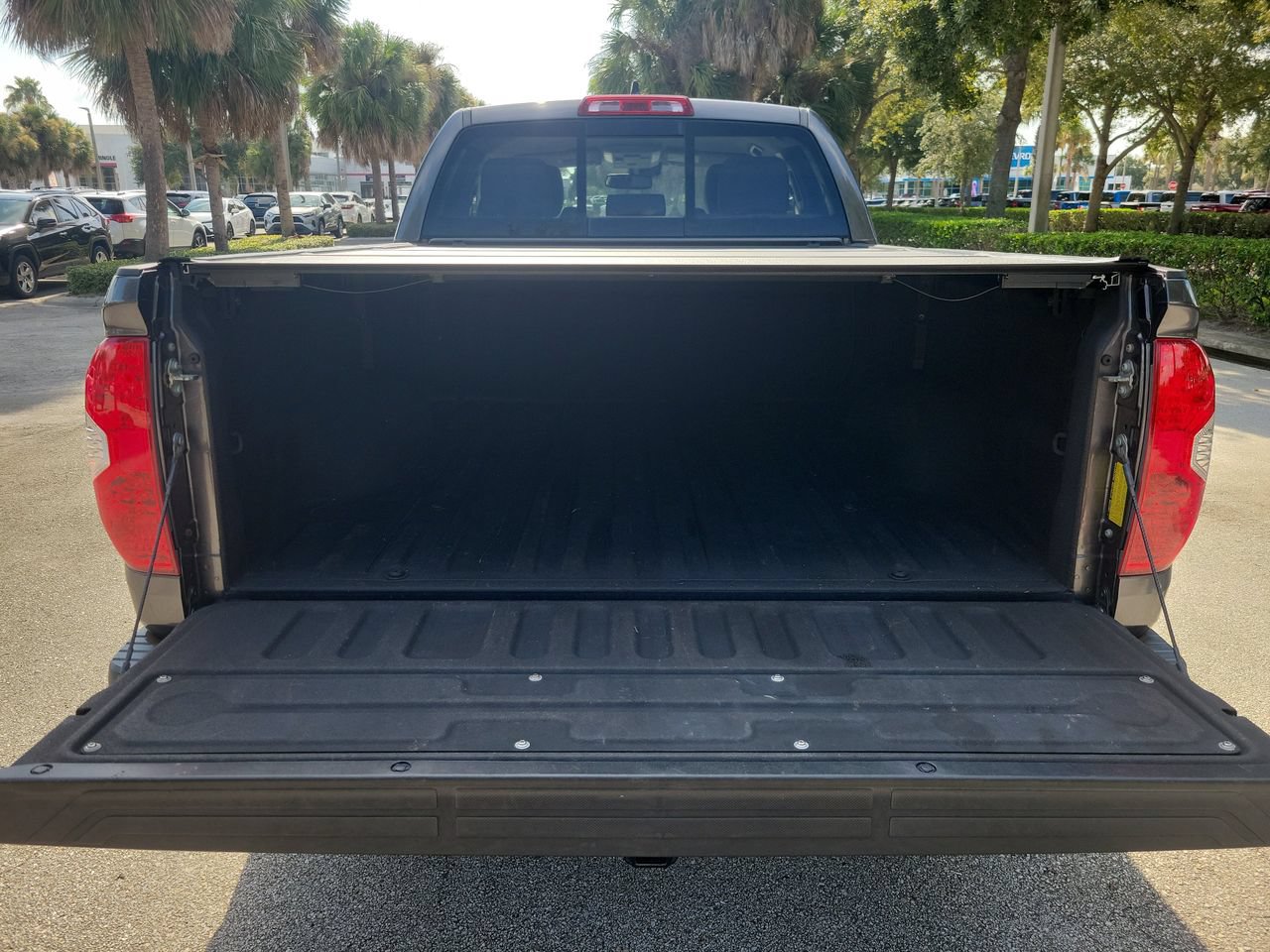 Used 2020 Toyota Tundra Limited w/ Limited Premium Package RWD image 7