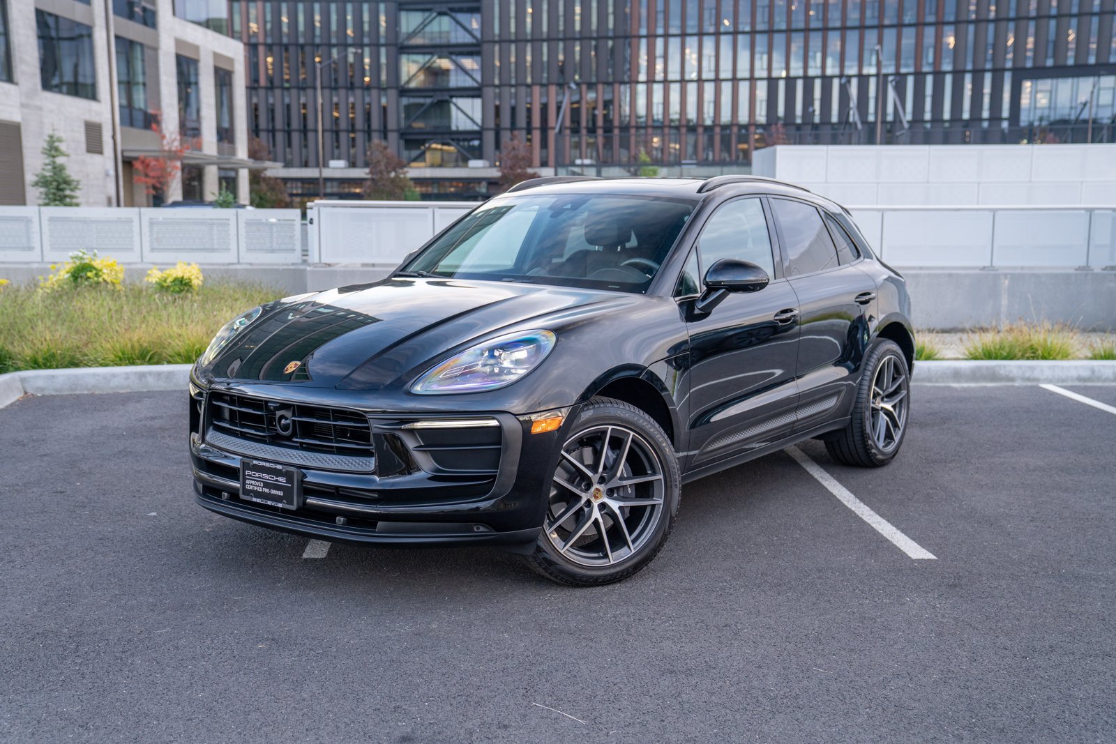 Certified 2026 Porsche Macan Turbo AWD/4WD image 1