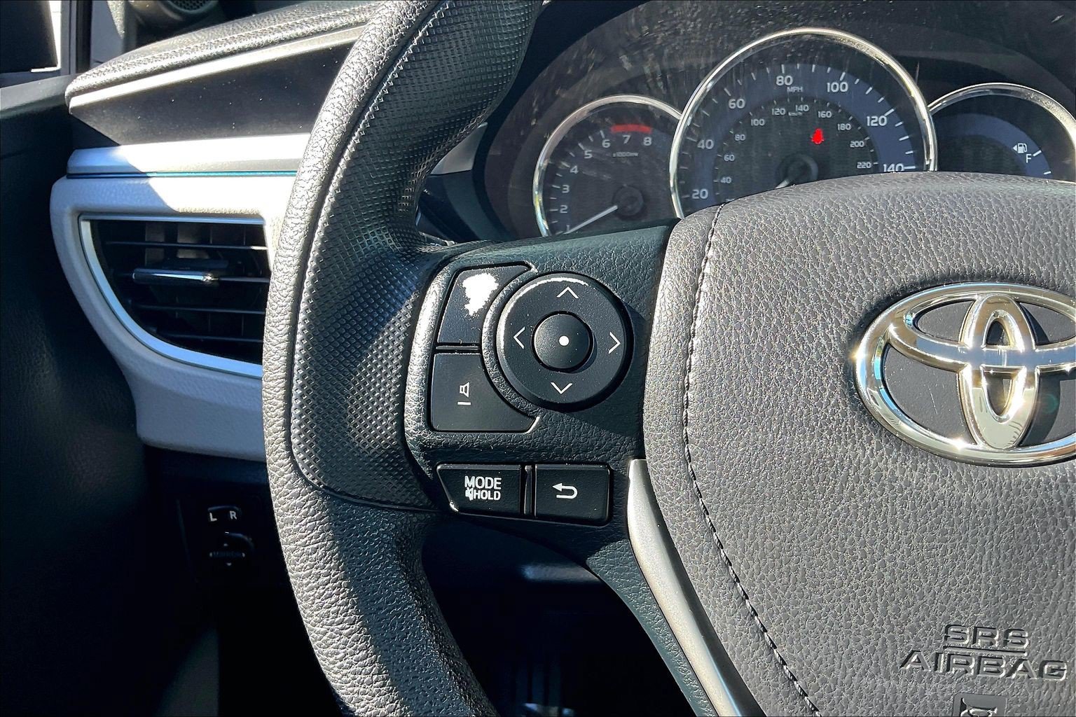 Used 2015 Toyota Corolla LE FWD image 23