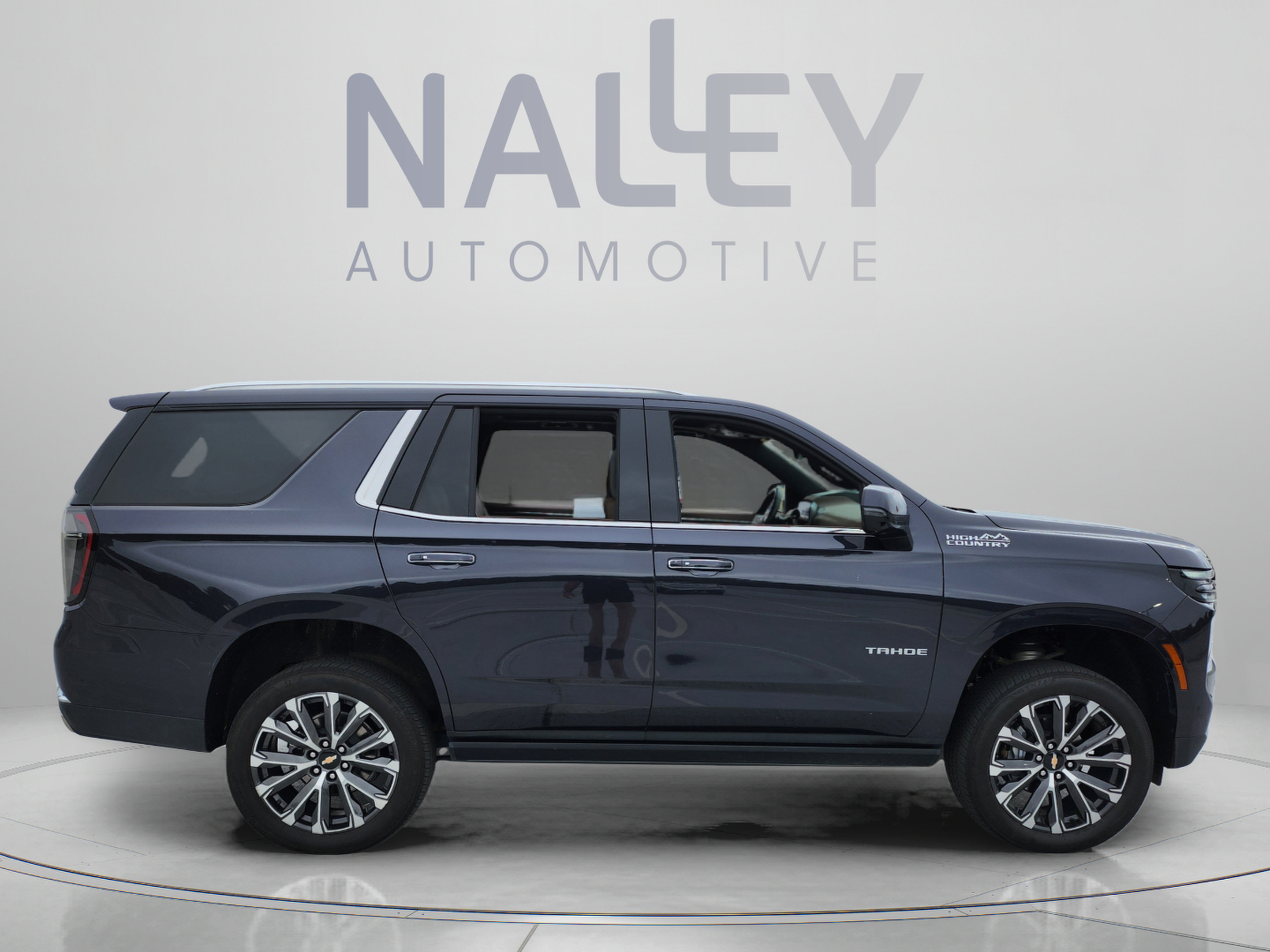 Used 2025 Chevrolet Tahoe High Country AWD/4WD image 6