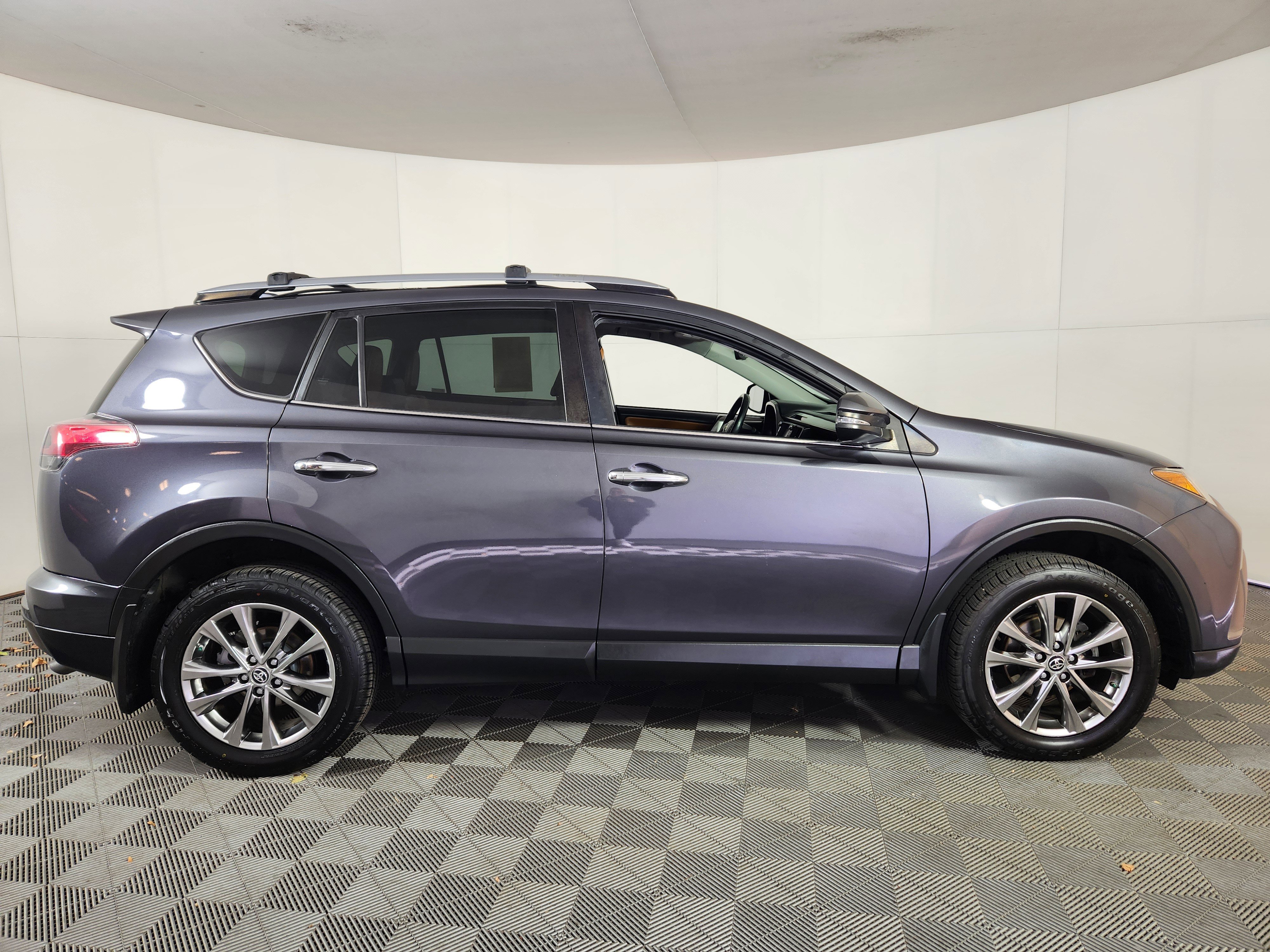 Used 2017 Toyota RAV4 Limited image 8