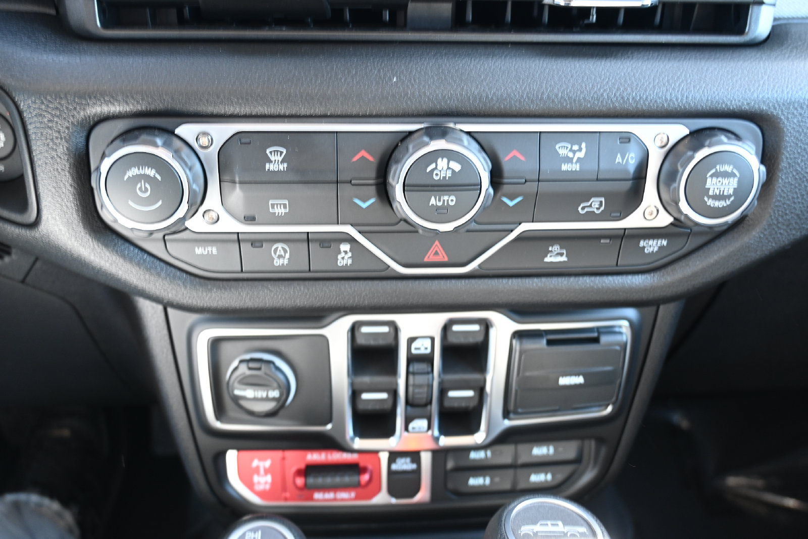 New 2026 Jeep Gladiator Sport AWD/4WD image 13