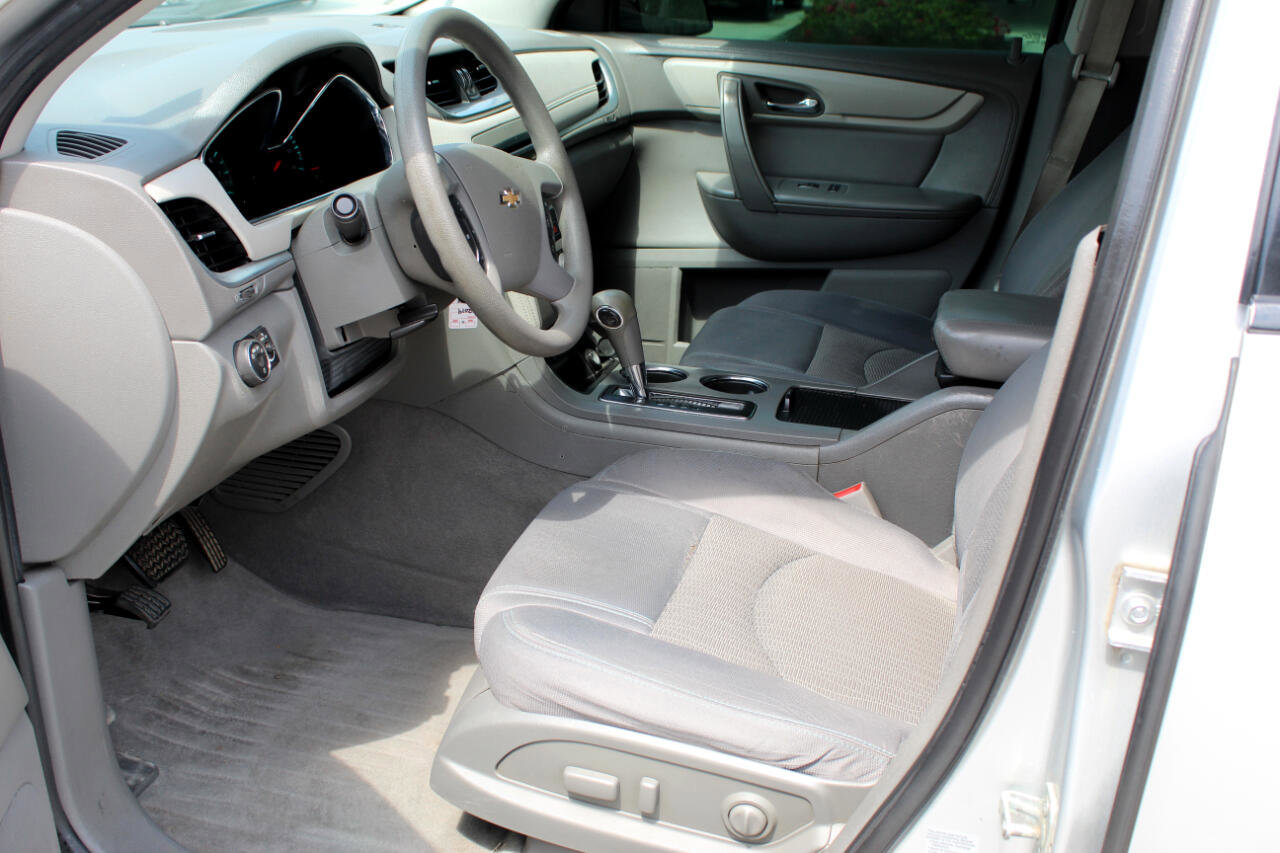 Used 2014 Chevrolet Traverse LS image 17