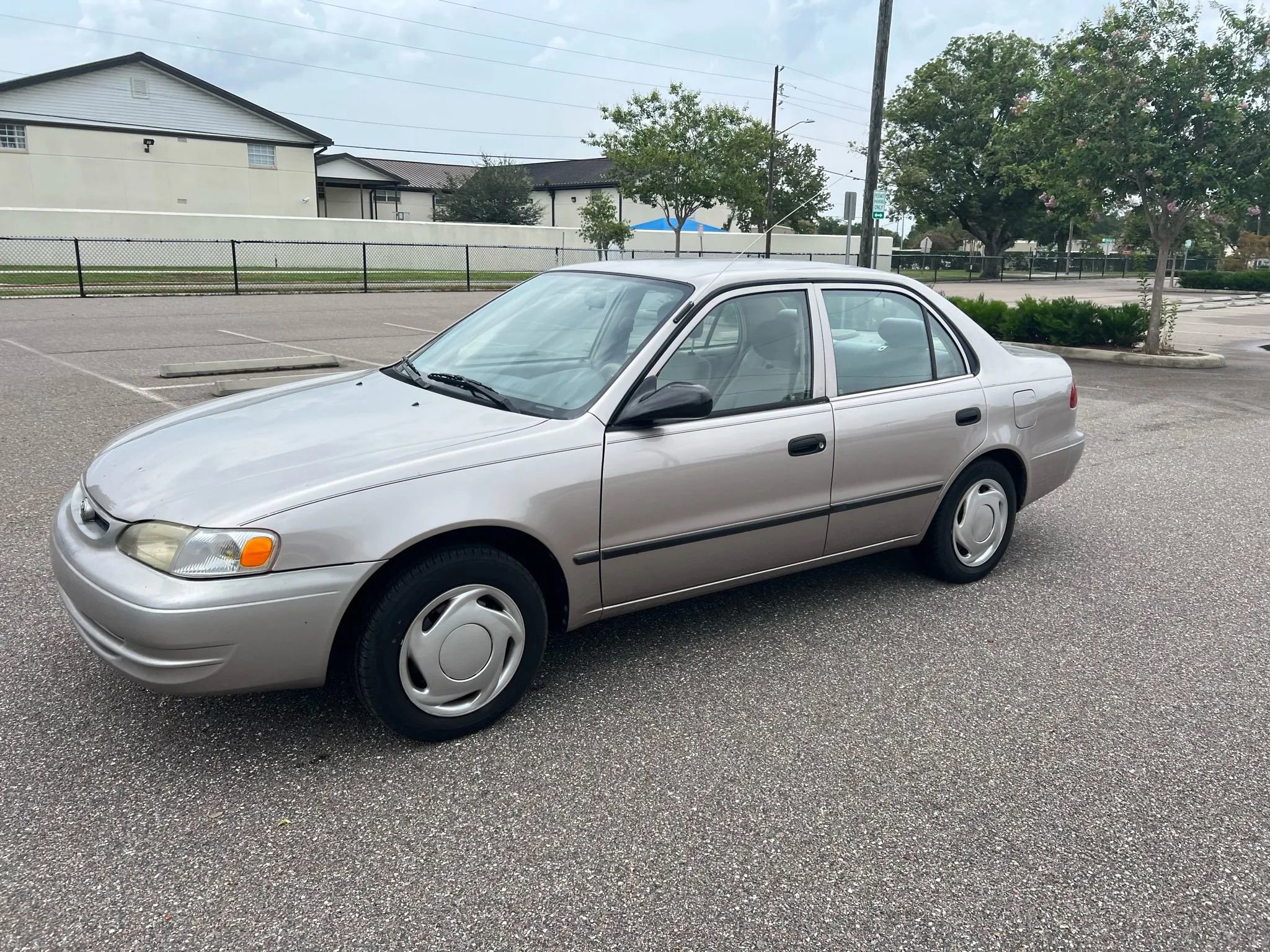 Used 1998 Toyota Corolla CE FWD image 4