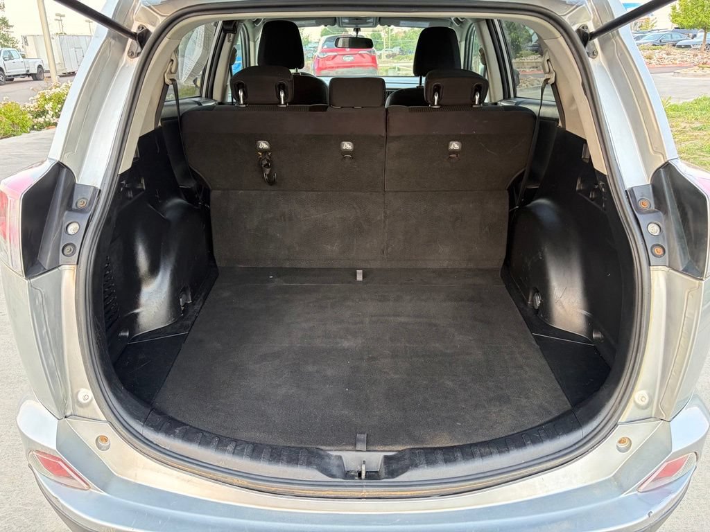Used 2016 Toyota RAV4 LE AWD/4WD image 19