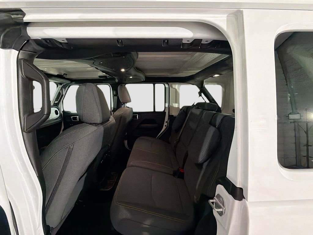 Used 2025 Jeep Wrangler Unlimited Sahara w/ Safety Group image 25