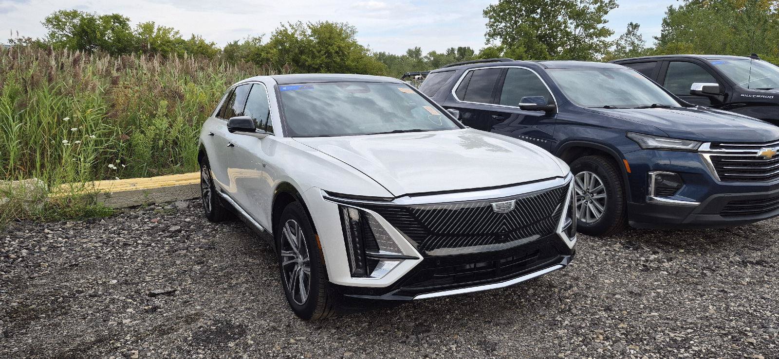 Used 2024 Cadillac Lyriq Luxury w/ LPO, Floor Liner Package AWD/4WD image 2