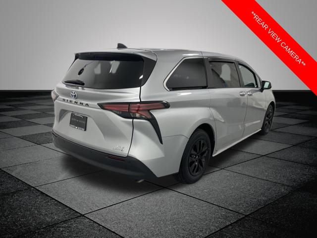 Certified 2022 Toyota Sienna XLE image 6