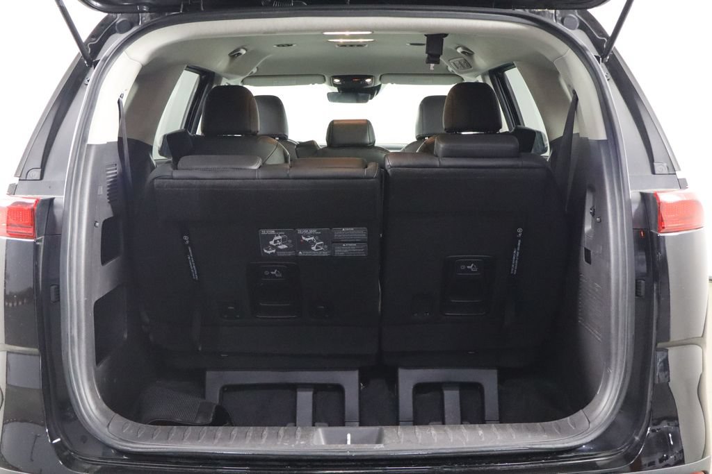 Used 2023 Kia Carnival LX FWD image 18