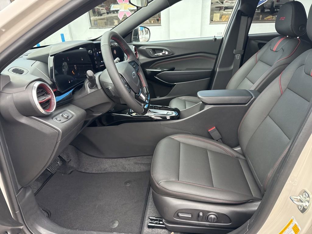 Used 2026 Chevrolet Trax RS w/ Sunroof Package image 16