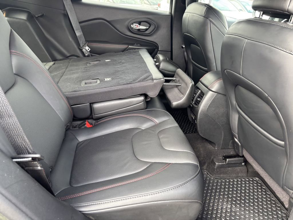 Used 2021 Jeep Cherokee Trailhawk w/ Technology Group image 31