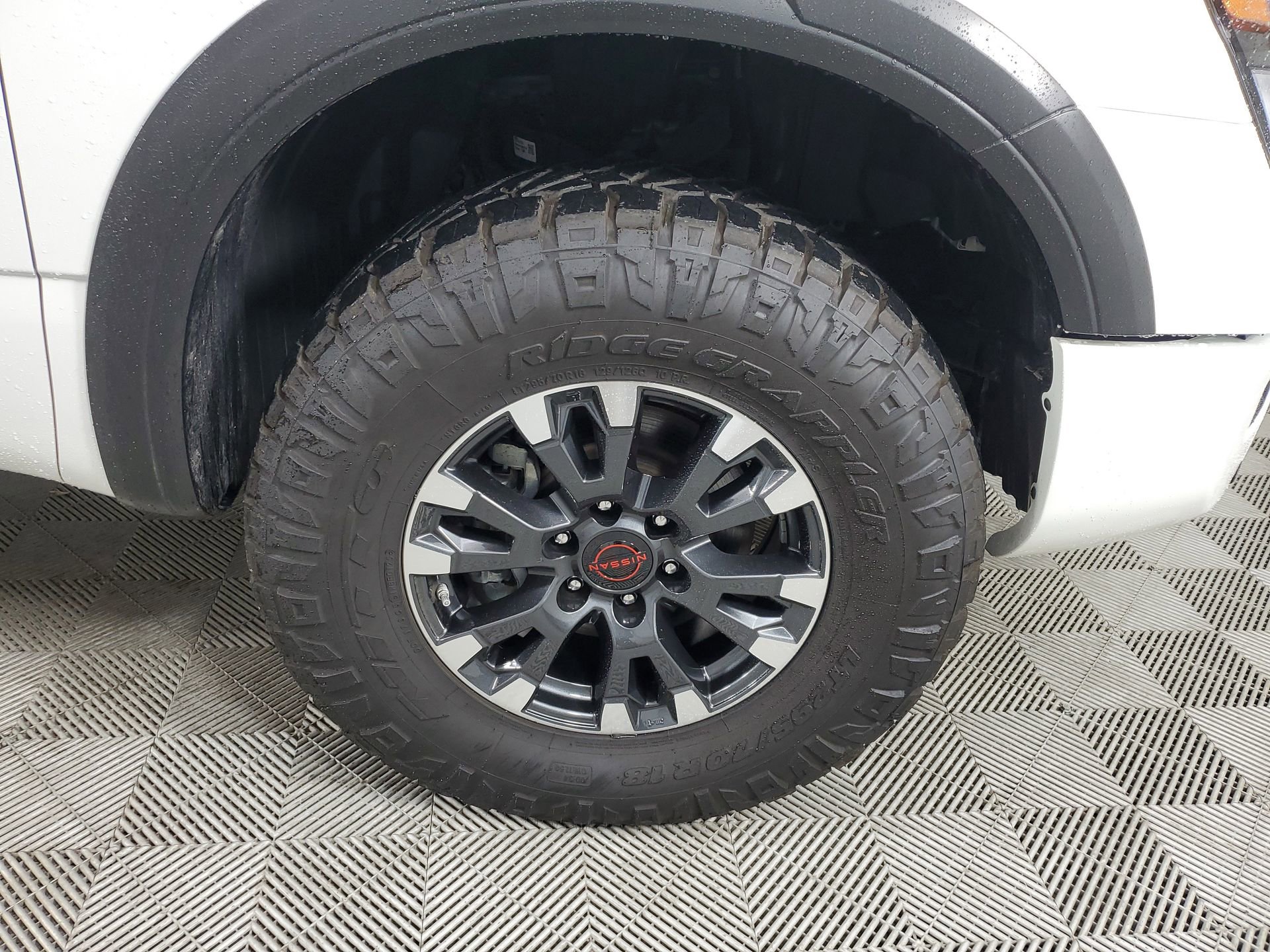 Used 2024 Nissan Titan PRO-4X w/ Pro-4x Convenience Package image 15