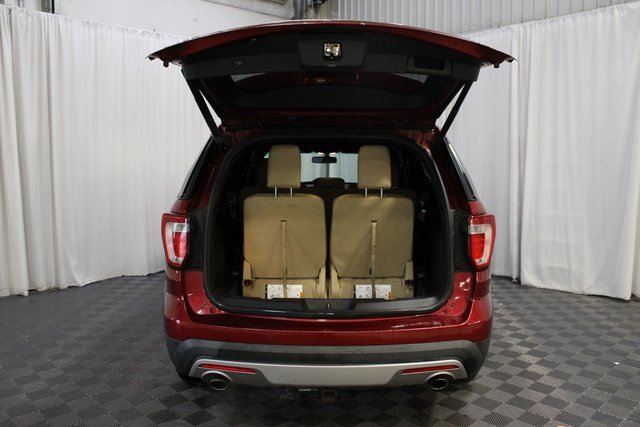 Used 2016 Ford Explorer XLT w/ Equipment Group 202A image 7