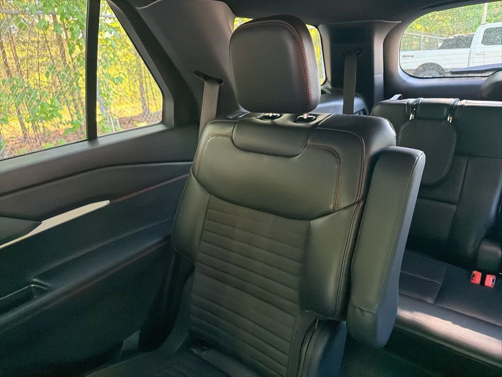 Used 2025 Ford Explorer ST-Line image 13